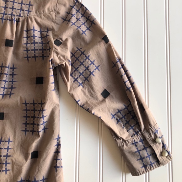 DEMA Modern Ruffle Button Down Top Size Small - Picture 9 of 11